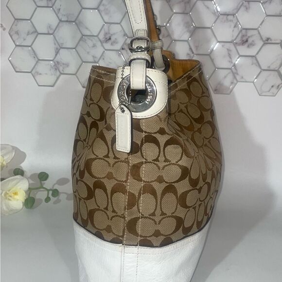 Coach Tan and White Signature Shoulder Bag - Picture 4 of 9